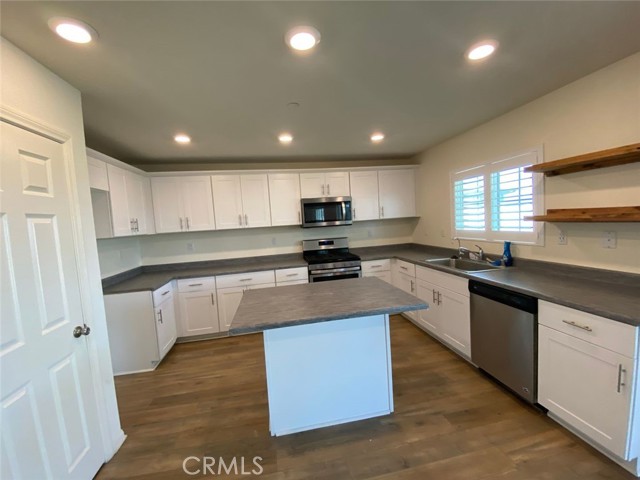 Detail Gallery Image 3 of 4 For 492 Jasmine Way, Perris,  CA 92570 - 3 Beds | 2/1 Baths