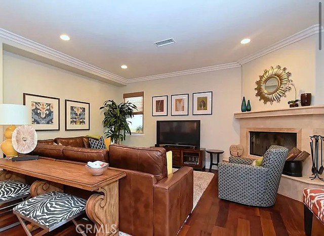 Detail Gallery Image 5 of 21 For 3200 Elm Ave, Manhattan Beach,  CA 90266 - 5 Beds | 4/1 Baths
