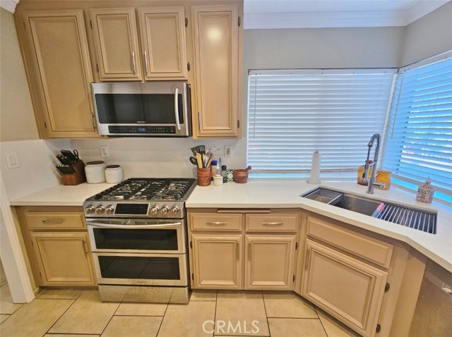 Detail Gallery Image 16 of 74 For 39620 Glenwood Ct, Murrieta,  CA 92563 - 3 Beds | 2/1 Baths