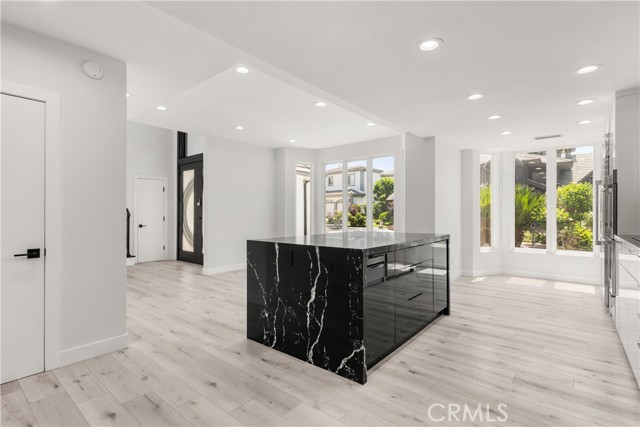 5965 Nora Lynn Drive, Woodland Hills CA: https://media.crmls.org/medias/856b08f6-7d63-4a0a-87dc-3be1024ee66c.jpg