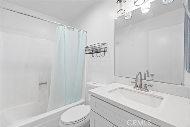Image 11 of 23 For 1558 Camelot Drive