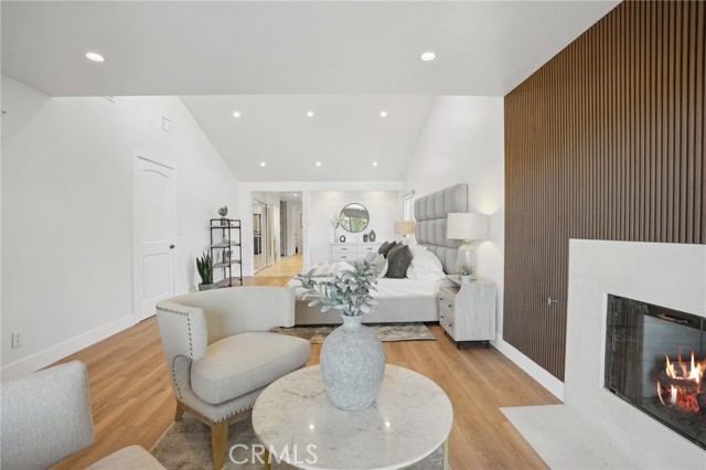 2501 N Poinsettia Avenue, Manhattan Beach CA: https://media.crmls.org/medias/856b884a-3420-4509-b331-cf559c153333.jpg