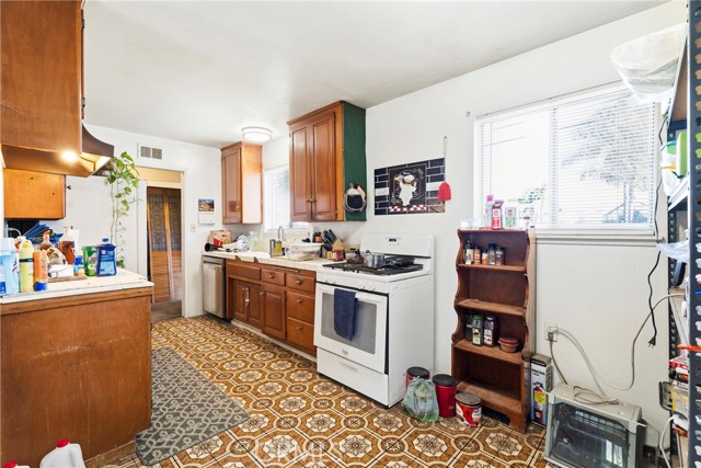 Detail Gallery Image 12 of 32 For 4008 Valley Fair Street, Simi Valley,  CA 93063 - 3 Beds | 2 Baths