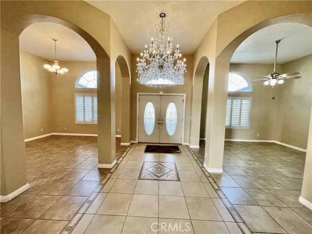 Detail Gallery Image 1 of 35 For 7454 Tamarisk Ave, Oak Hills,  CA 92344 - 6 Beds | 4 Baths