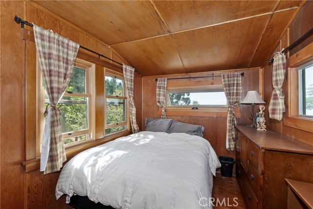 1040 Mile High Road, Twin Peaks CA: https://media.crmls.org/medias/856c9207-9572-437b-bfd1-23e06ad352d8.jpg