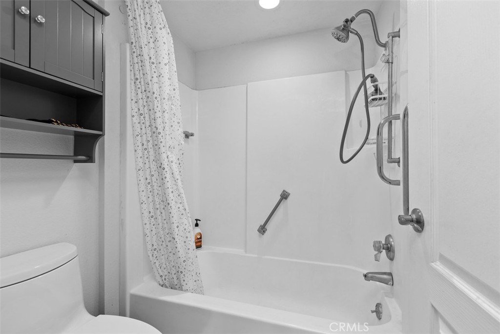 https://media.crmls.org/medias/856d20eb-0289-4389-8ead-46d263c5f2d7.jpg?preset=X-Large