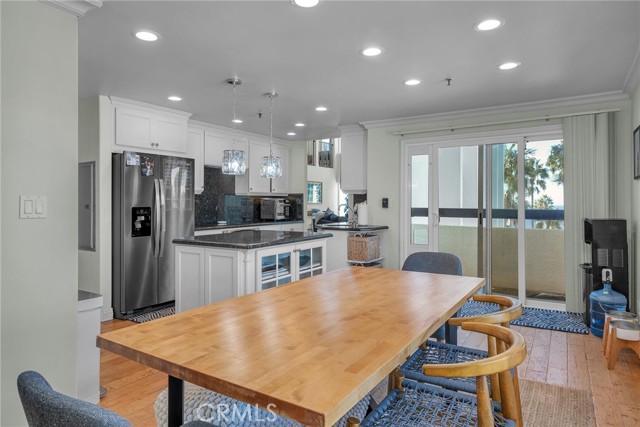 Dining area with 2nd balcony & more ocean views