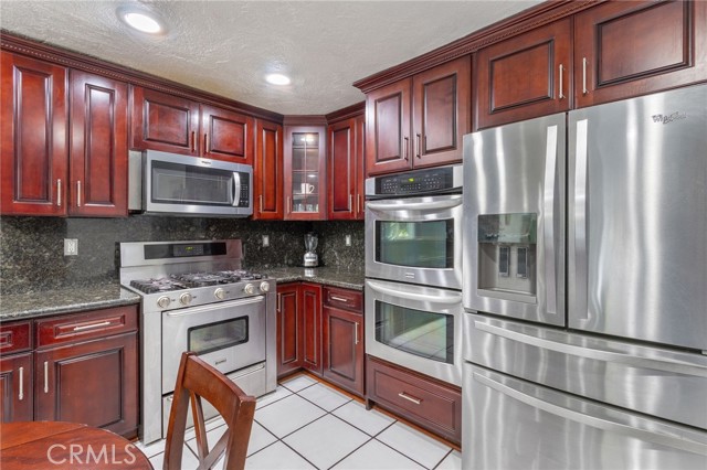 Detail Gallery Image 13 of 35 For 9340 Burnet Ave, North Hills,  CA 91343 - 5 Beds | 2/1 Baths