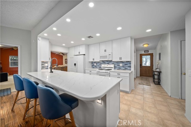 802 Duval Street, La Verne CA: https://media.crmls.org/medias/856e6eab-b74d-4ac4-bdca-2689d1a07719.jpg