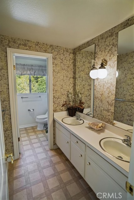 Detail Gallery Image 23 of 34 For 19201 Castlebay Ln, Porter Ranch,  CA 91326 - 3 Beds | 3 Baths