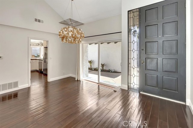 304 Vista Trucha, Newport Beach CA: https://media.crmls.org/medias/856f64e3-5369-4920-b603-1d18b396129d.jpg