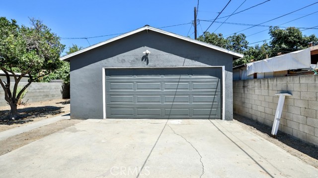 1113 S Golden West Avenue, Santa Ana CA: https://media.crmls.org/medias/8570136a-980b-4d01-868e-dea6c1048aec.jpg