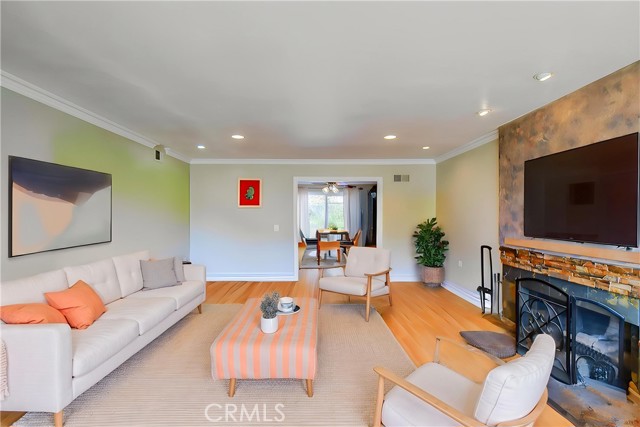 Detail Gallery Image 8 of 50 For 2401 E Avalon, Santa Ana,  CA 92705 - 5 Beds | 3 Baths