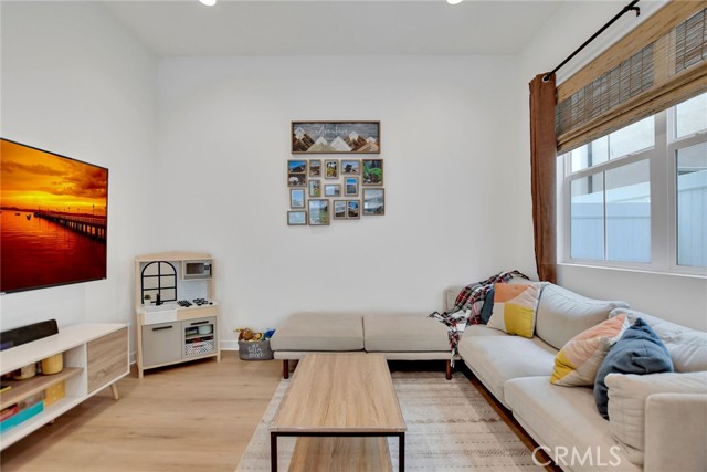 Detail Gallery Image 7 of 26 For 2446 E Encanto Paseo, Ontario,  CA 91762 - 2 Beds | 2/1 Baths
