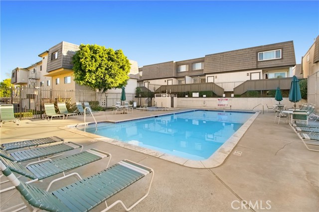 Detail Gallery Image 18 of 23 For 18550 Hatteras #4,  Tarzana,  CA 91356 - 2 Beds | 2/1 Baths