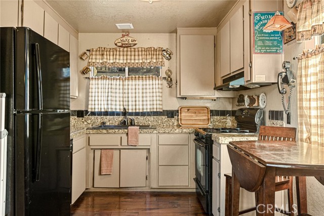 Detail Gallery Image 8 of 30 For 1256 Grass Valley, Lake Arrowhead,  CA 92352 - 3 Beds | 2 Baths