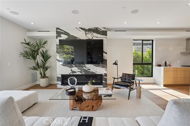 Detail Gallery Image 14 of 65 For 22268 Avenue San Luis, Woodland Hills,  CA 91364 - 5 Beds | 5/1 Baths