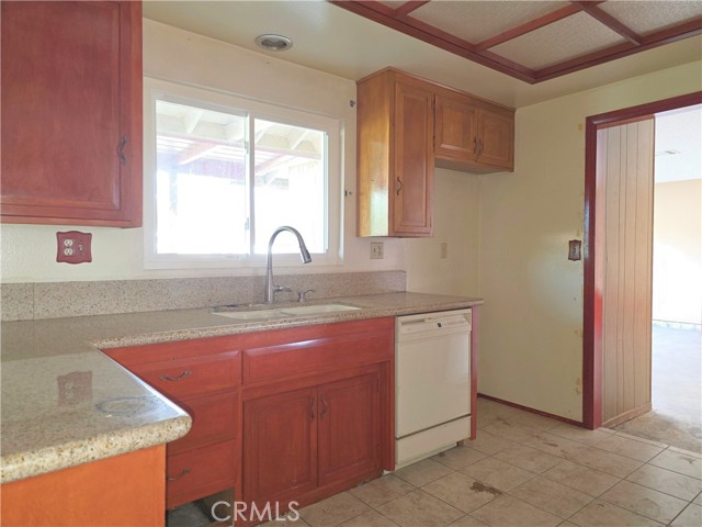 Detail Gallery Image 9 of 33 For 25845 Holly Vista, San Bernardino,  CA 92404 - 3 Beds | 2 Baths