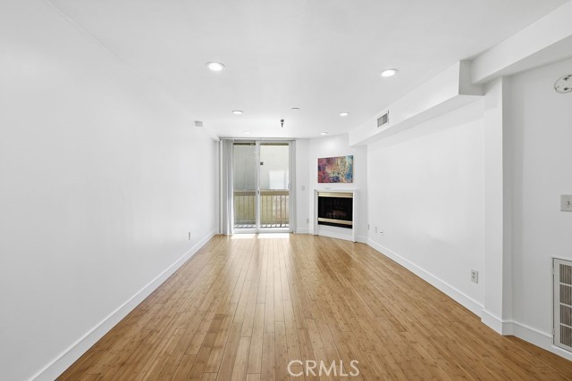 Detail Gallery Image 4 of 21 For 5143 Bakman, North Hollywood,  CA 91601 - 2 Beds | 2 Baths