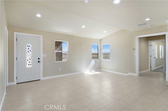 Detail Gallery Image 3 of 22 For 16907 Sultana, Hesperia,  CA 92345 - 3 Beds | 1/1 Baths