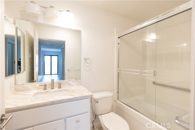 Detail Gallery Image 11 of 21 For 2110 S Bentley #204,  Los Angeles,  CA 90025 - 2 Beds | 2 Baths