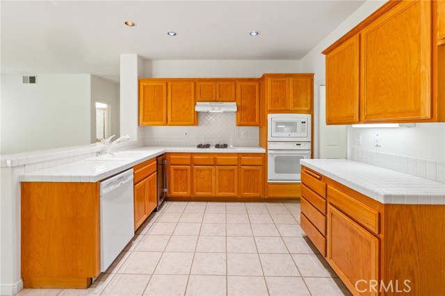 2311 Gillingham Circle, Thousand Oaks CA: https://media.crmls.org/medias/85746bd9-bdd9-4ba1-b797-877920e4ddb3.jpg
