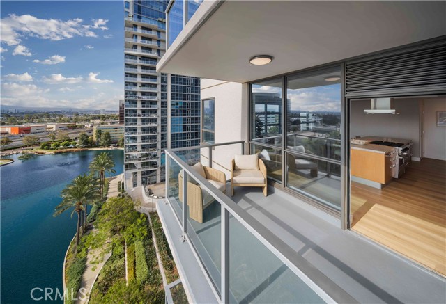Detail Gallery Image 3 of 9 For 9 Macarthur Place #803,  Santa Ana,  CA 92707 - 2 Beds | 2 Baths
