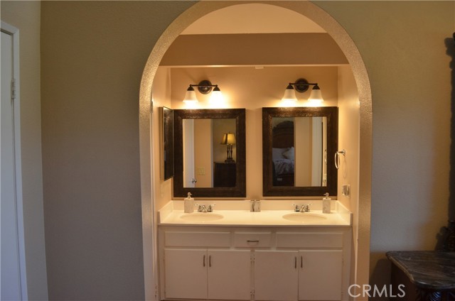 25592 Aragon Way, Yorba Linda CA: https://media.crmls.org/medias/8574c374-fcbd-40b9-a46a-6c423c469aa2.jpg