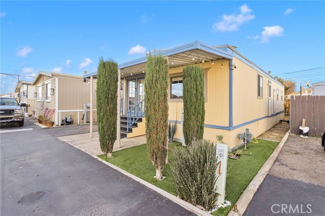 Detail Gallery Image 3 of 27 For 16473 Green Tree Bld, Victorville,  CA 92395 - 2 Beds | 2 Baths