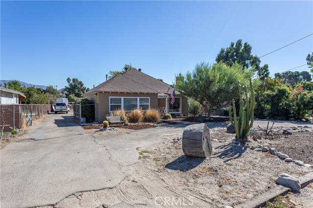 Detail Gallery Image 2 of 47 For 9730 Stonehurst Ave, Sun Valley,  CA 91352 - 3 Beds | 2 Baths