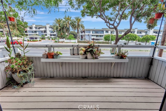 Detail Gallery Image 18 of 26 For 2 Escapade Ct, Newport Beach,  CA 92663 - 3 Beds | 3 Baths