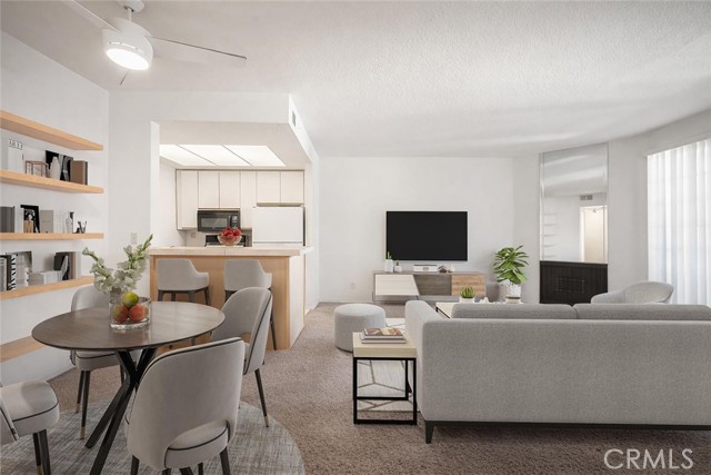 Detail Gallery Image 3 of 13 For 5620 Yolanda Ave #111,  Tarzana,  CA 91356 - 2 Beds | 2 Baths