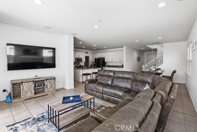 706 Leather Oak Lane, Pomona CA: https://media.crmls.org/medias/85781b10-7d87-42fb-9473-40a10ead3d5a.jpg