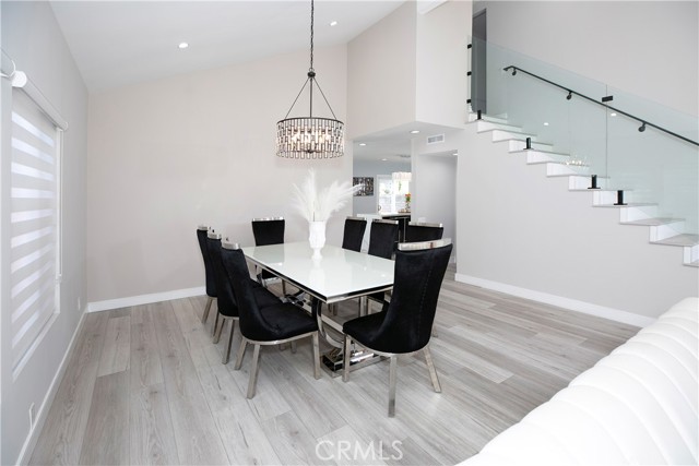 10670 Deering Avenue, Chatsworth CA: https://media.crmls.org/medias/85783e96-37f2-470f-a40f-8bd75a32623e.jpg