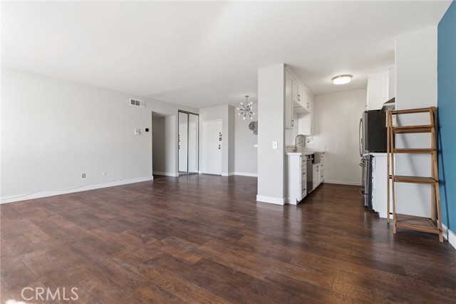 Detail Gallery Image 5 of 27 For 1422 Rock Glen #309,  Glendale,  CA 91205 - 2 Beds | 2 Baths