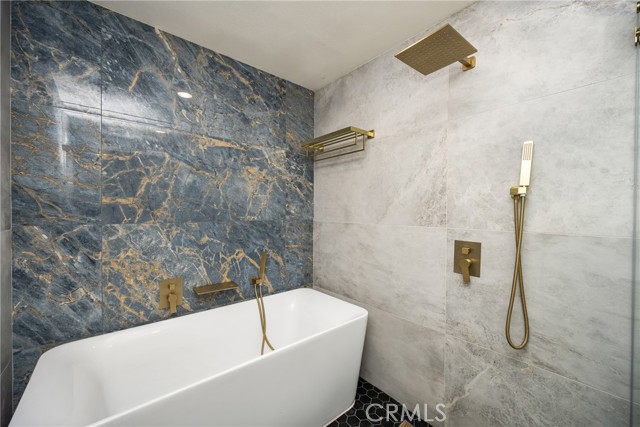 Detail Gallery Image 34 of 42 For 17110 Bluewater Ln, Huntington Beach,  CA 92649 - 1 Beds | 1/1 Baths