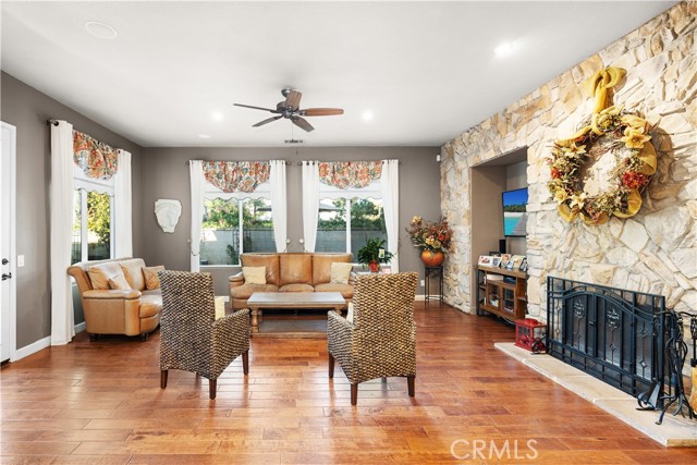 Detail Gallery Image 19 of 55 For 43856 Carentan, Temecula,  CA 92592 - 4 Beds | 2/1 Baths