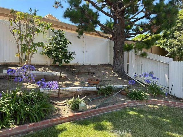 5072 Berean Lane, Irvine CA: https://media.crmls.org/medias/857a1902-c519-4f63-b284-b868bf8e5d96.jpg