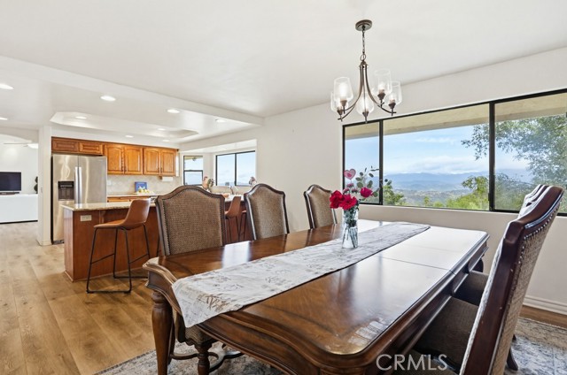 Detail Gallery Image 12 of 55 For 28572 Meadow Mesa Ln, Escondido,  CA 92026 - 4 Beds | 5/1 Baths