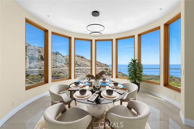 24517 Piuma Road, Malibu CA: https://media.crmls.org/medias/857b8d5c-190b-45c2-8acf-c0ec987e2b1e.jpg