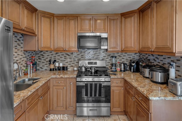 Detail Gallery Image 16 of 66 For 21931 Violeta Ave, Hawaiian Gardens,  CA 90716 - – Beds | – Baths