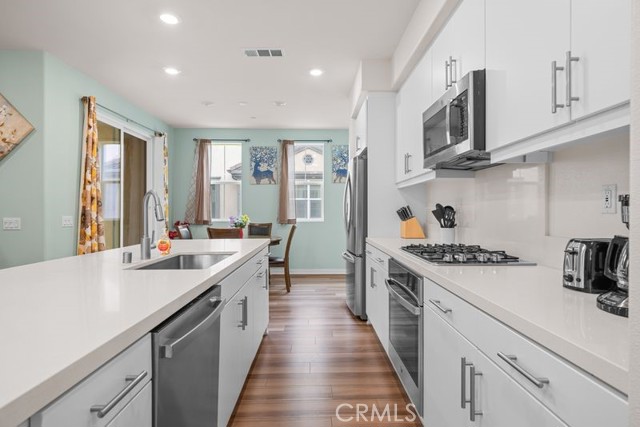 8254 Traveller Street, Chino CA: https://media.crmls.org/medias/857be6b5-02c4-414d-a153-6c21f64b371e.jpg