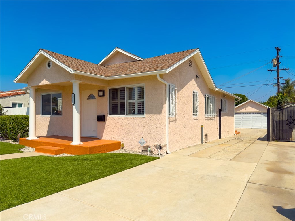 MLS #OC25186125 img 1