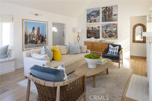 265 Myrtle Street, Laguna Beach CA: https://media.crmls.org/medias/857e32ab-0989-410a-95f5-51c3addd8f7d.jpg