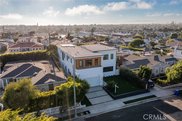 1209 Meadows Avenue, Manhattan Beach, California 90266, 5 Bedrooms Bedrooms, ,5 BathroomsBathrooms,Residential,Sold,Meadows,SB23147592