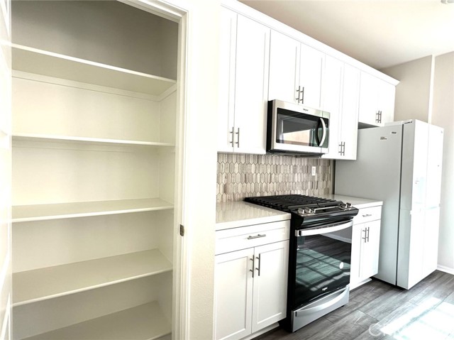 Detail Gallery Image 6 of 21 For 28221 Ashtree St, Temecula,  CA 92591 - 3 Beds | 2/1 Baths