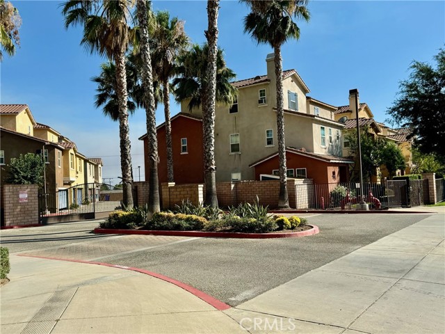 Detail Gallery Image 27 of 33 For 275 Bloomington Ave #112,  Rialto,  CA 92376 - 3 Beds | 2/1 Baths