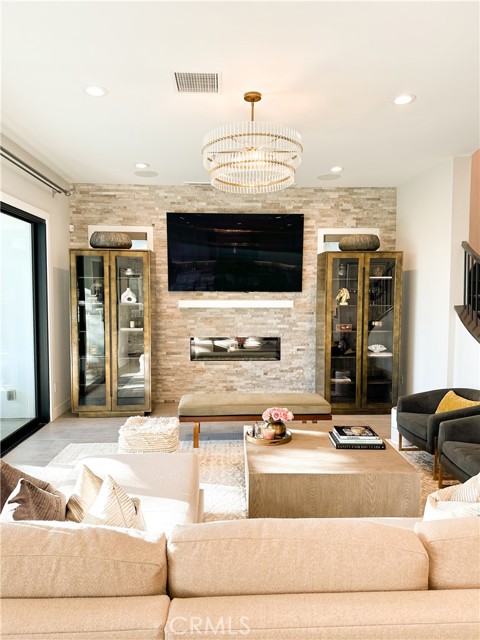 Detail Gallery Image 8 of 48 For 12039 Estrella Pl, Porter Ranch,  CA 91326 - 5 Beds | 5 Baths