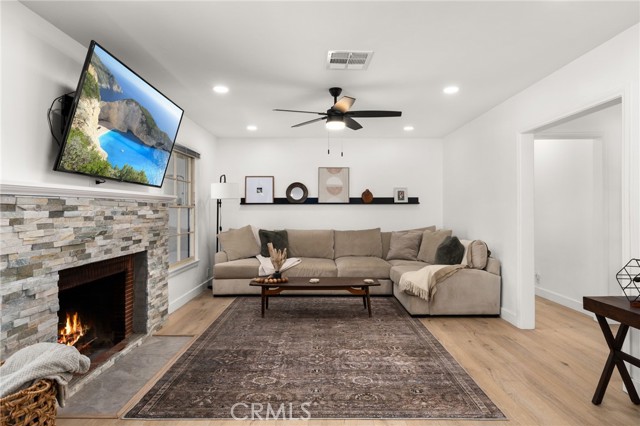 1326 Clock Avenue, Redlands CA: https://media.crmls.org/medias/858080f4-be01-4c34-be2d-8356b7f3c066.jpg