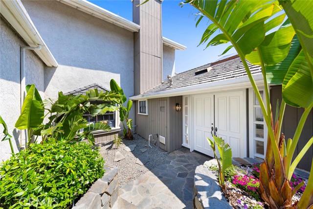 Detail Gallery Image 2 of 47 For 24 Coventry, Newport Beach,  CA 92660 - 2 Beds | 2 Baths
